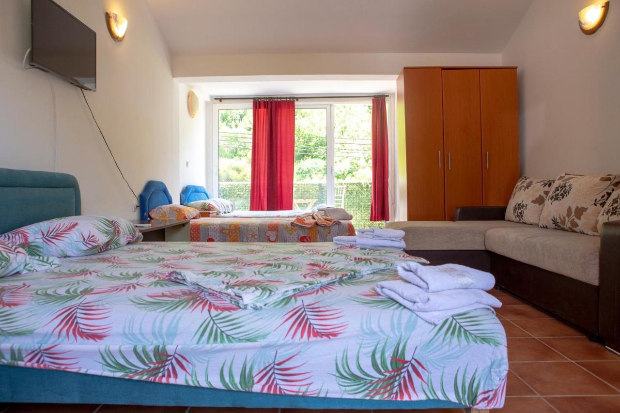 Family Apartments Vukcevic Čanj Buitenkant foto